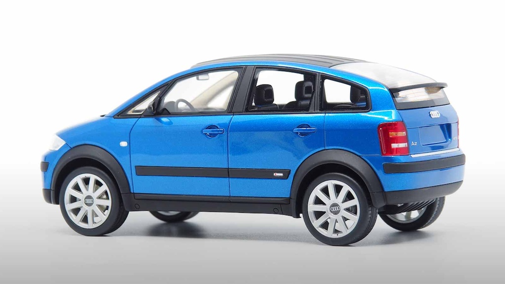 1:18 AUDI A2 COLOR STORM - 2003 EDICIÓN LIMITADA NUMERADA