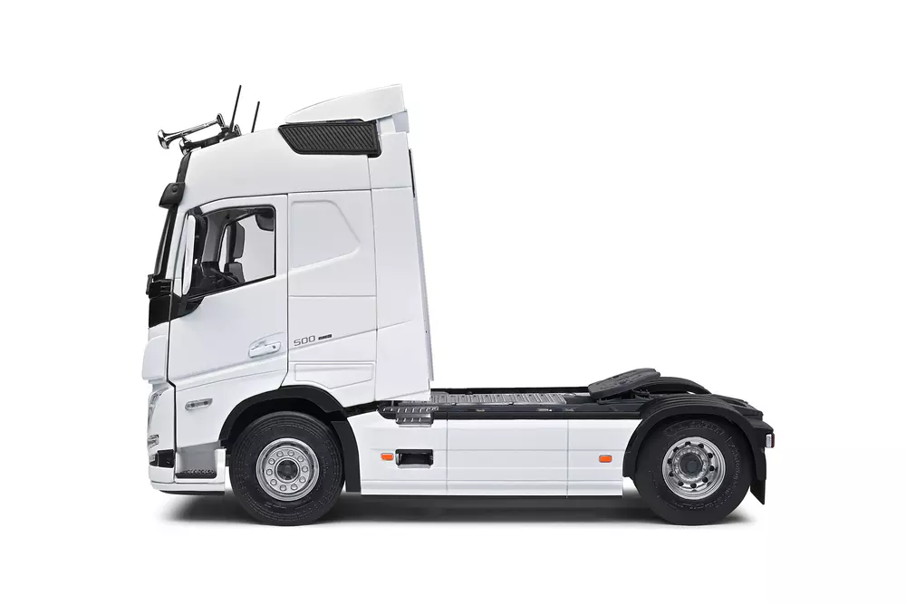 VOLVO FH16 GLOBETROTTER XL - 2021 (INCLUYE CALCOMANÍAS PARA PERSONALIZACIÓN)