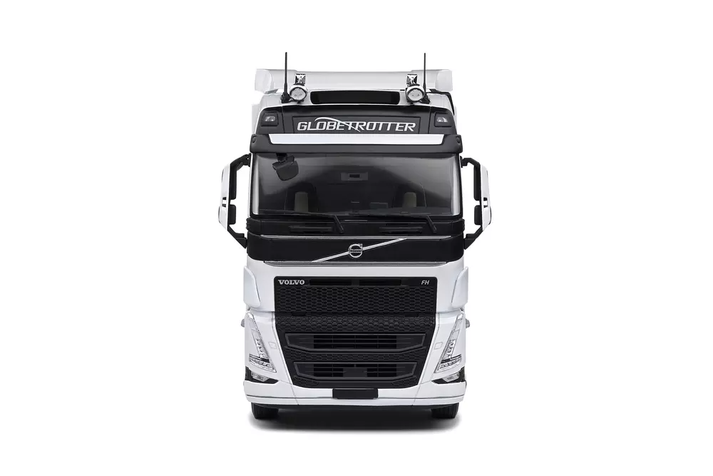 VOLVO FH16 GLOBETROTTER XL - 2021 (INCLUYE CALCOMANÍAS PARA PERSONALIZACIÓN)
