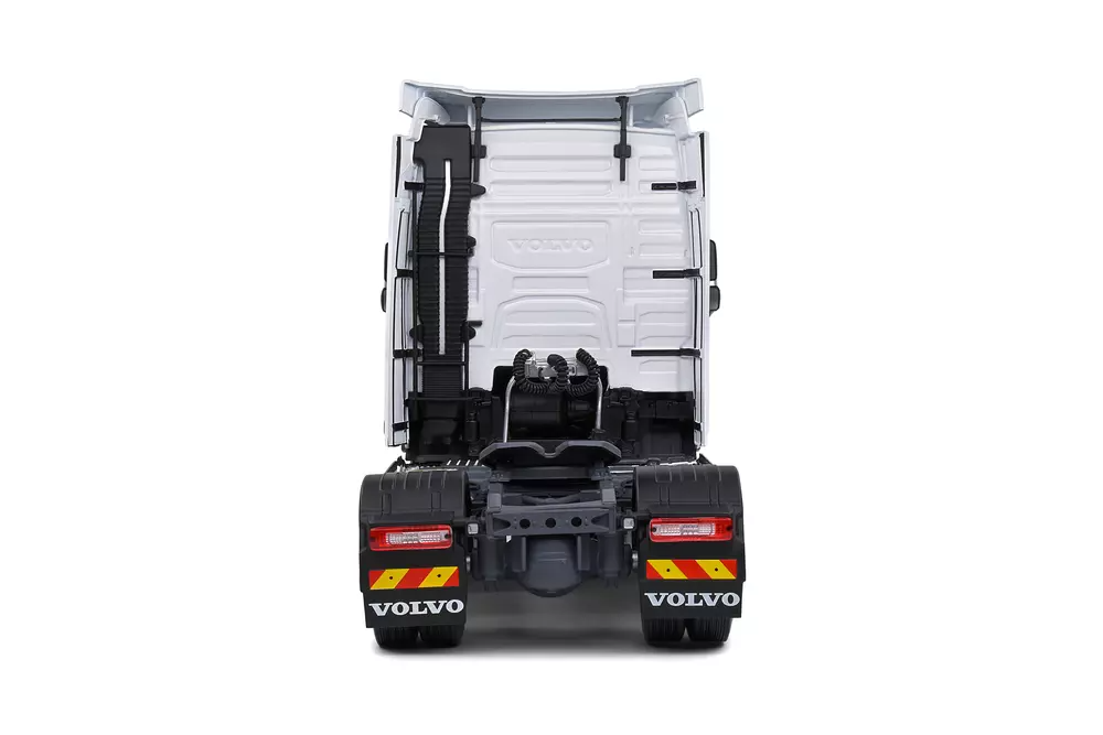 VOLVO FH16 GLOBETROTTER XL - 2021 (INCLUYE CALCOMANÍAS PARA PERSONALIZACIÓN)