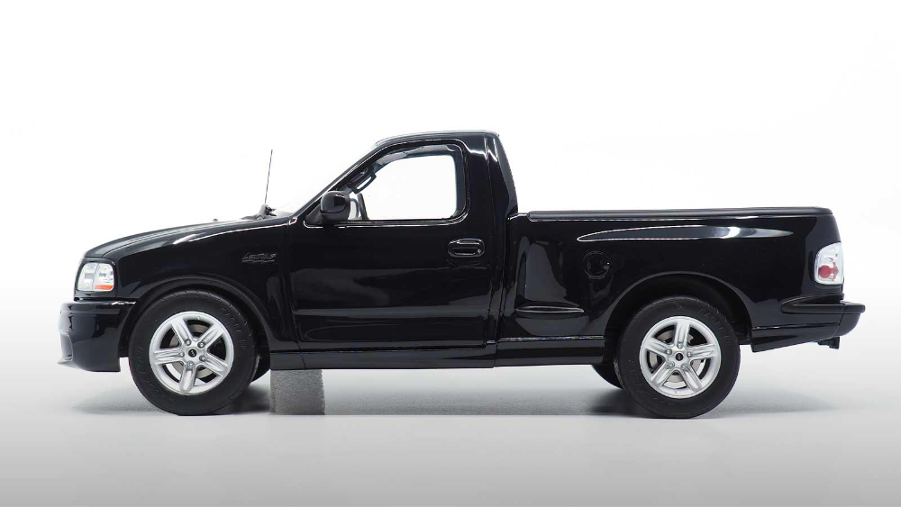 FORD  F-150 SVT LIGHTNING PICK-UP - 2003