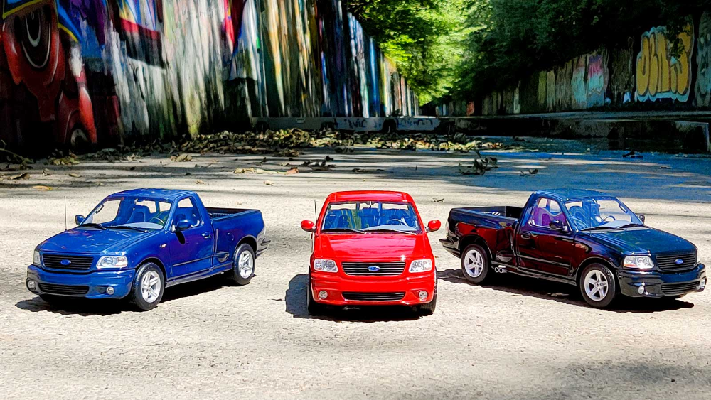 FORD  F-150 SVT LIGHTNING PICK-UP - 2003 