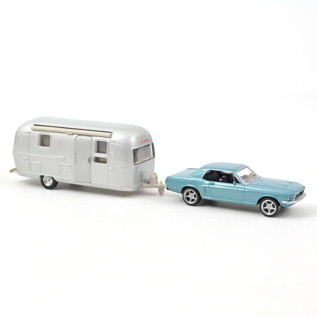 FORD MUSTANG ET CARAVANE AIRTREAM -1968