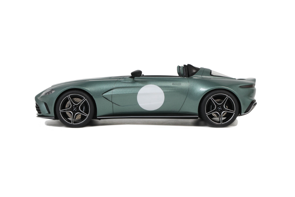 ASTON MARTIN V12 SPEEDSTER - 2021