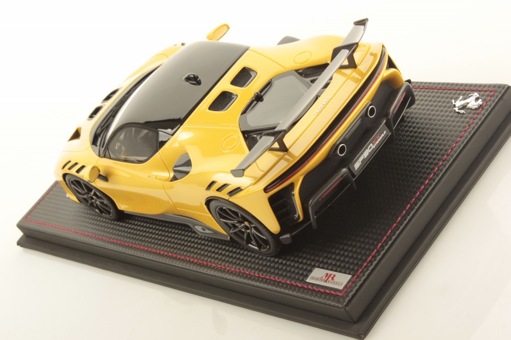 FERRARI SF90 XX STRADALE (GIALLO TRISTRATO) - EDICIÓN LIMITADA 99Uds. - MR COLLECTION + BASE
