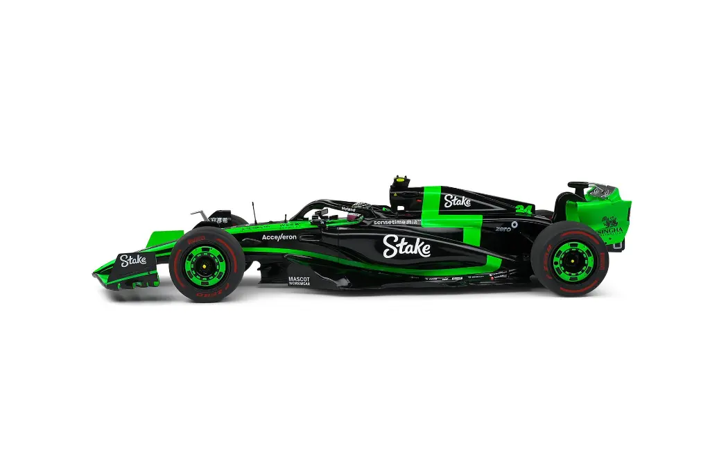 1-18-kick-sauber-f1-team-c44-black-zguanyu-bahrain-gp-2024-02 (1).webp
