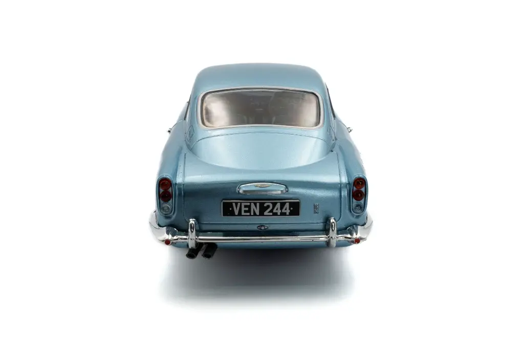 s1807104-aston-martin-db5-light-metallic-blue-1964-03.webp