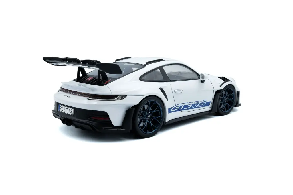 porsche-911-gt3-rs-white-with-blue-stripes-2024-04.webp