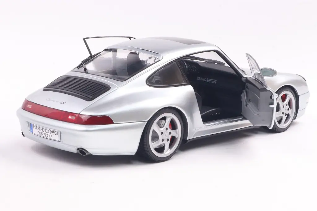 porsche-911-993-4s-polar-silver-1996-11.webp