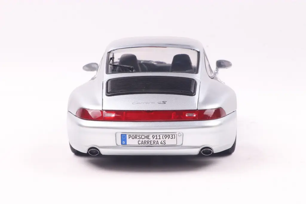 porsche-911-993-4s-polar-silver-1996-04.webp