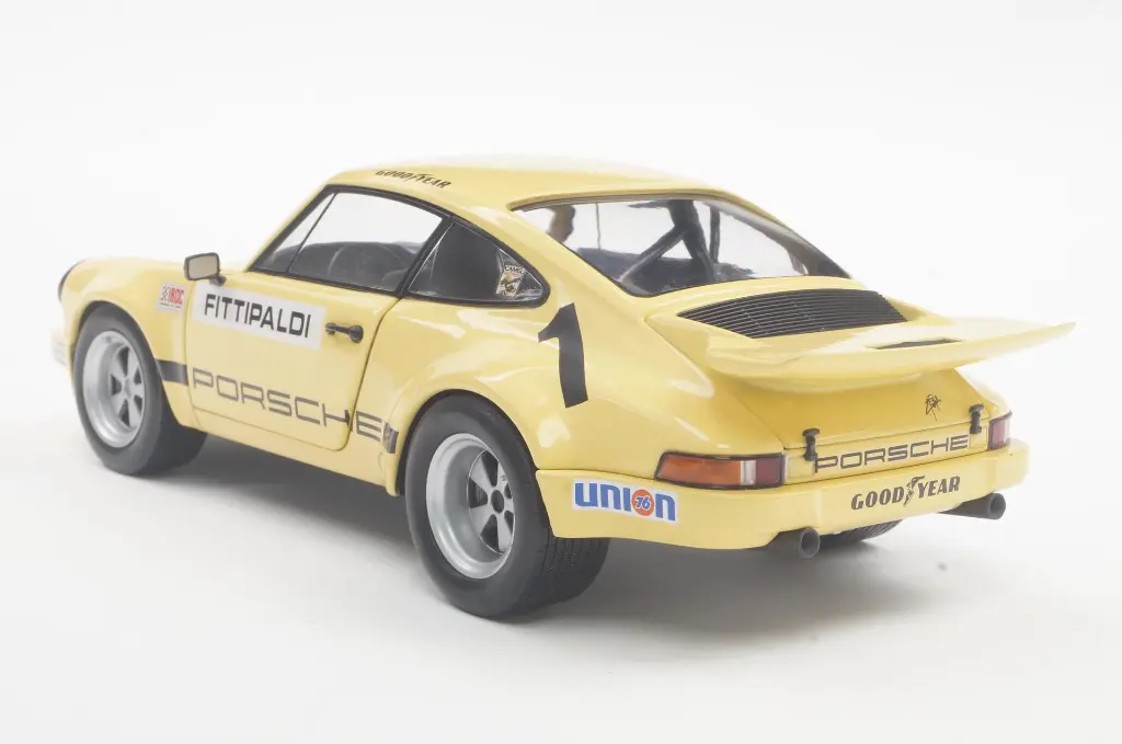 s1810703-porsche-911-iroc-1974-1-fittipaldi-03.webp