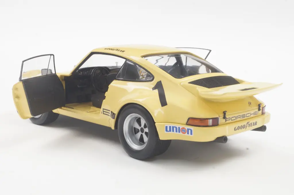 s1810703-porsche-911-iroc-1974-1-fittipaldi-09.webp
