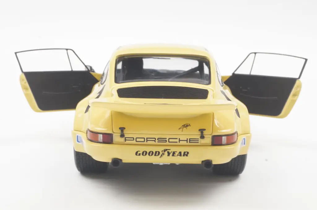 s1810703-porsche-911-iroc-1974-1-fittipaldi-10.webp