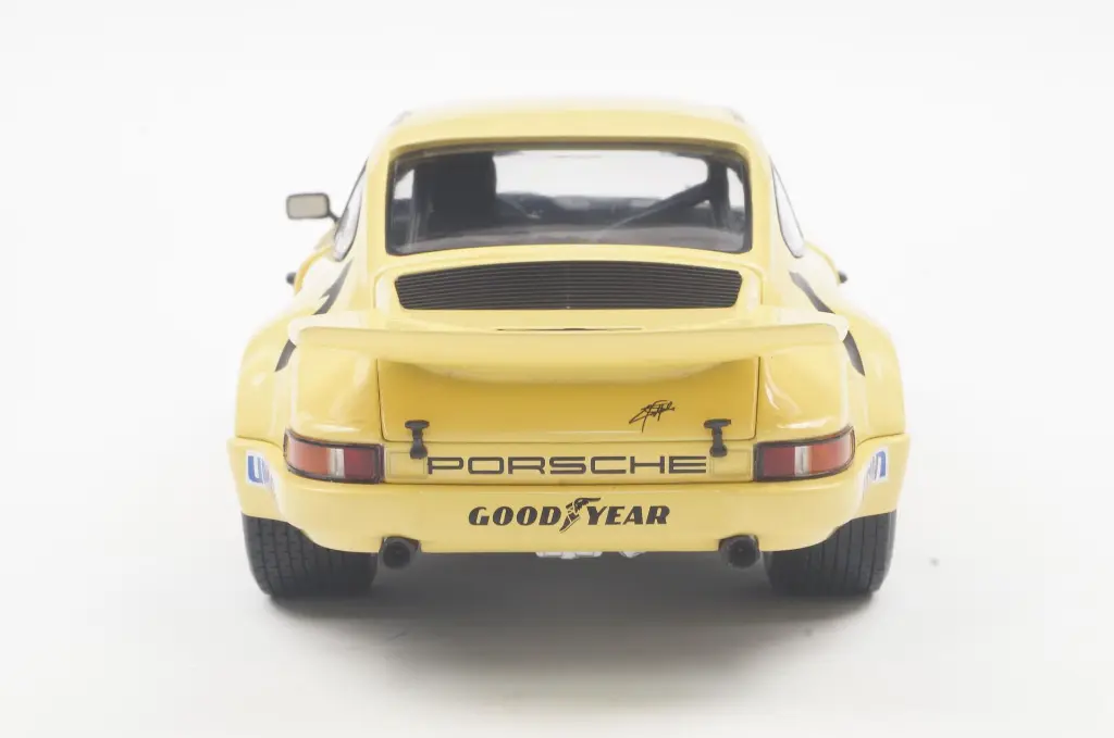 s1810703-porsche-911-iroc-1974-1-fittipaldi-04.webp