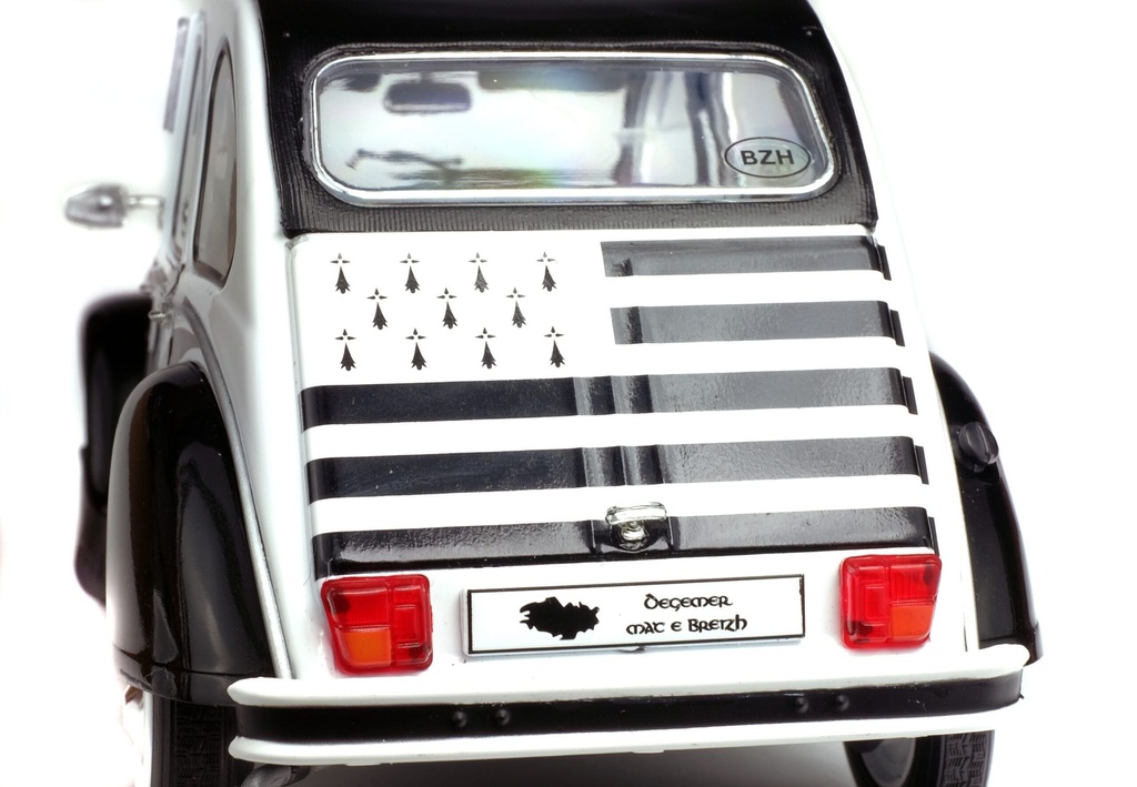 1:18 CITROËN 2CV6 BZH - 1982