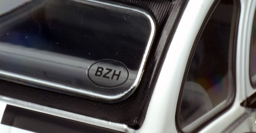 1:18 CITROËN 2CV6 BZH - 1982