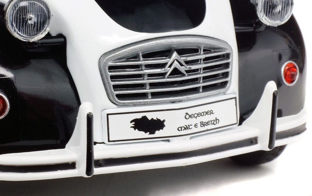 1:18 CITROËN 2CV6 BZH - 1982