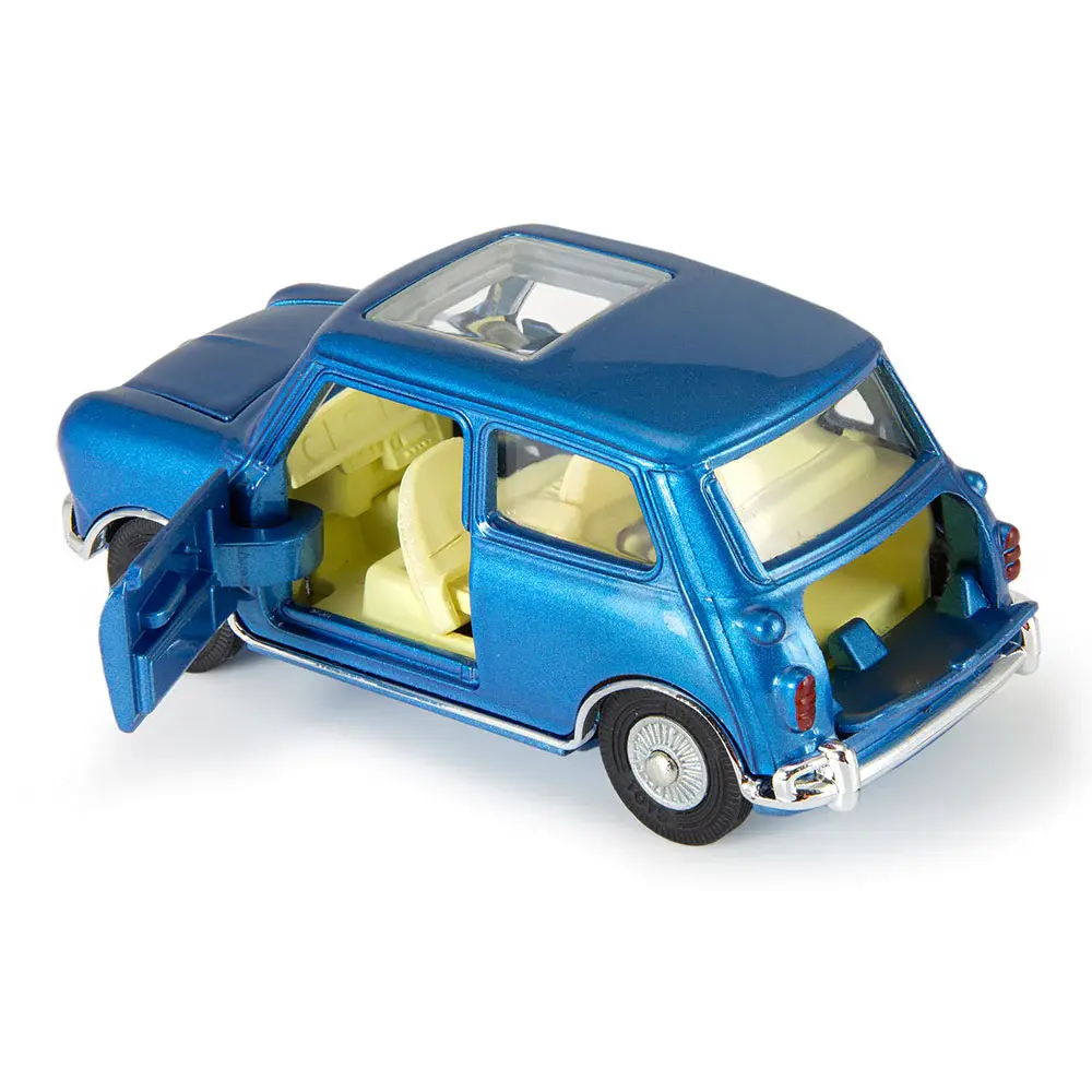 Mini-Magnifique-boot-door-open-1000px.webp