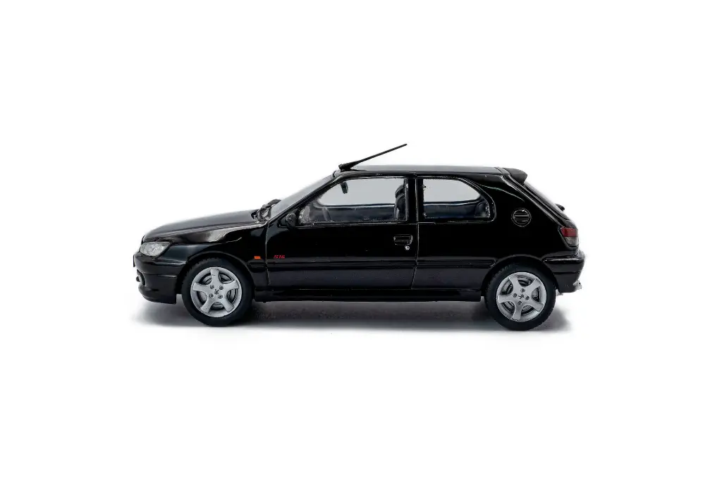 s4311405-peugeot-306-s16-noir-onyx-1994-02.webp