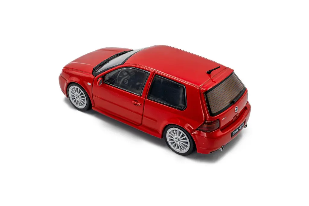 s4313604-volkswagen-golf-iv-r32-toronto-red-2003-07.webp