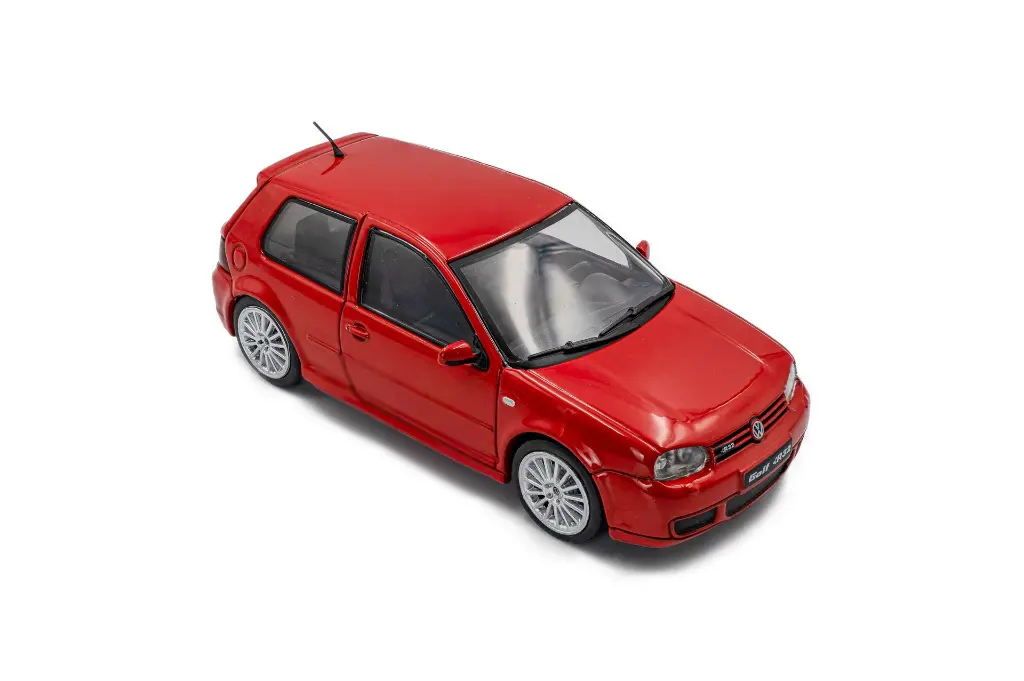 s4313604-volkswagen-golf-iv-r32-toronto-red-2003-08.webp