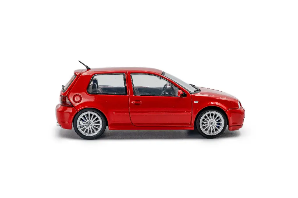 s4313604-volkswagen-golf-iv-r32-toronto-red-2003-05.webp
