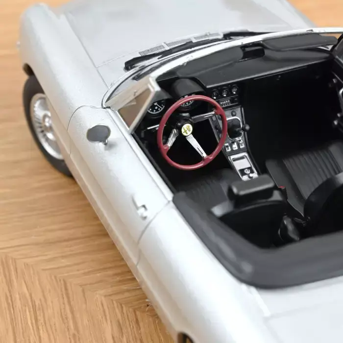 alfa-romeo-2000-spider-1973-gris-clair-metallise-1-18 (3).webp