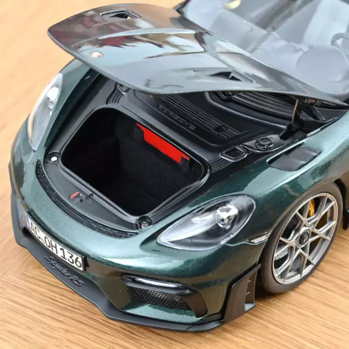 porsche-718-spyder-rs-pack-weissach-2023-forestgreenmetallic-1-18 (4).webp