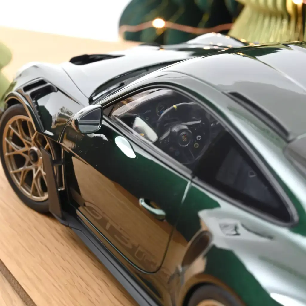 porsche-911-gt3-rs-2022-vert-jet-metallise-et-noir-1-12 (3).webp