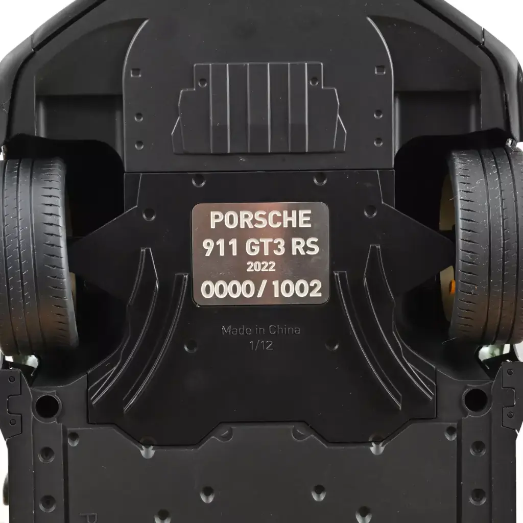 porsche-911-gt3-rs-2022-vert-jet-metallise-et-noir-1-12 (5).webp