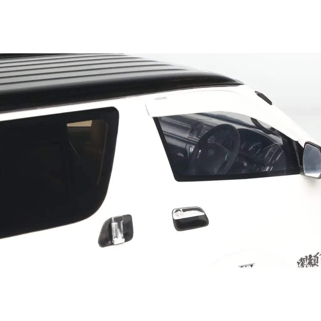 toyota-hiace-super-gl-custom-pearl-white-2008 (8).webp