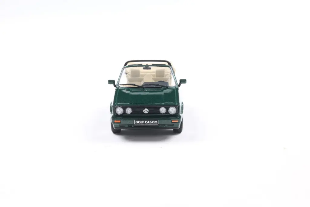 1-43-volkswagen-golf-cabrio-classic-line-classic-green-1992-04.webp