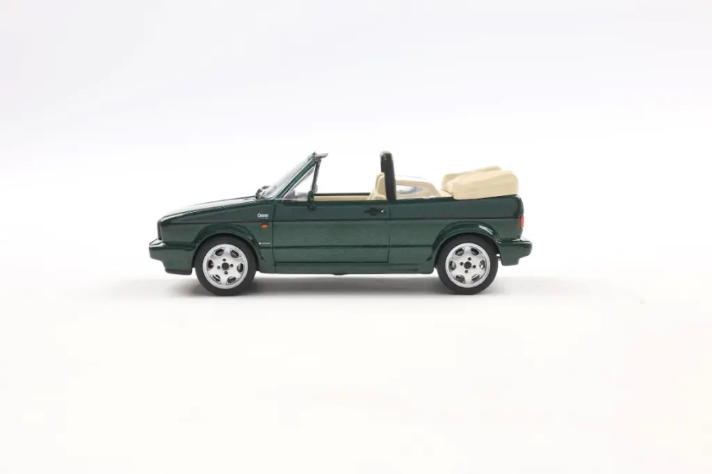 1-43-volkswagen-golf-cabrio-classic-line-classic-green-1992-02.webp