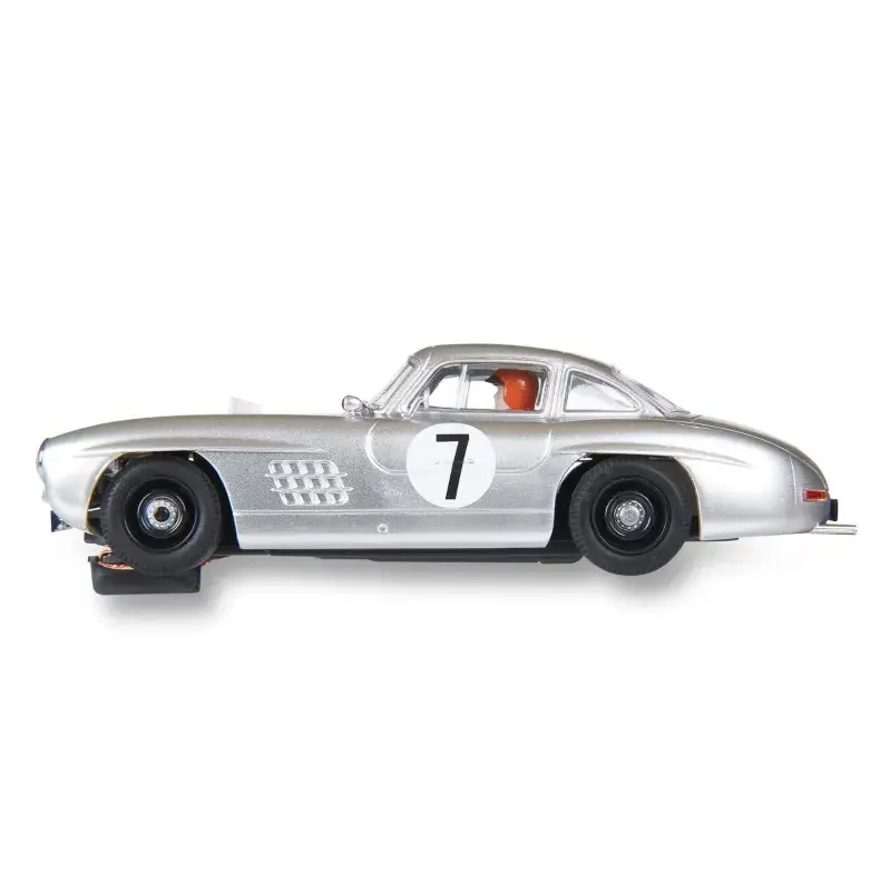 mercedes-benz-300-sl-coupe-24h-le-mans-56-edicion-numerada-1000 (2).webp
