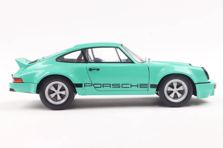 s1810705-porsche-911-iroc-mint-green-1974-06.webp
