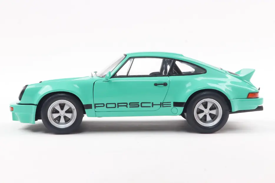 s1810705-porsche-911-iroc-mint-green-1974-02.webp