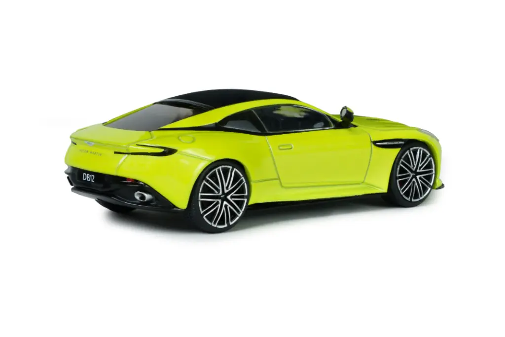 aston-martin-db12-lime-essence-2023-04.webp