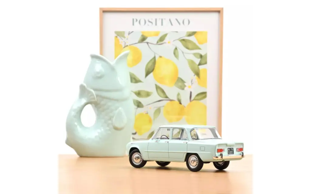 alfa-romeo-giulia-ti-1964-bleu-ciel-1-18 (1).webp