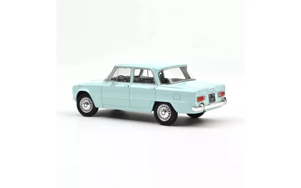 alfa-romeo-giulia-ti-1964-bleu-ciel-1-18 (3).webp