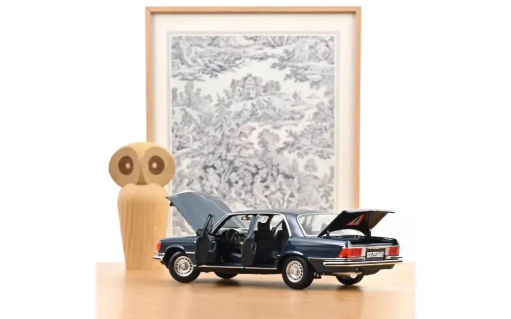 mercedes-benz-350-sel-1979-bleu-hansa-1-18 (1).webp