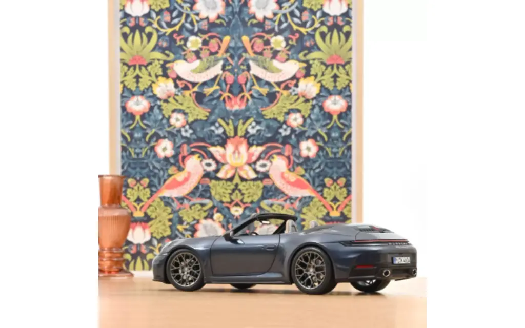 porsche-911-carrera-cabriolet-2025-bleu-yachting-metallise-1-18 (2).webp