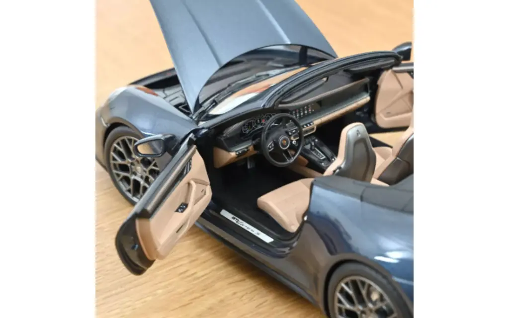 porsche-911-carrera-cabriolet-2025-bleu-yachting-metallise-1-18 (3).webp