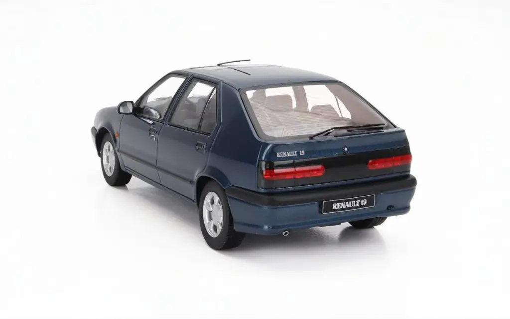 RENAULT 19 BACK