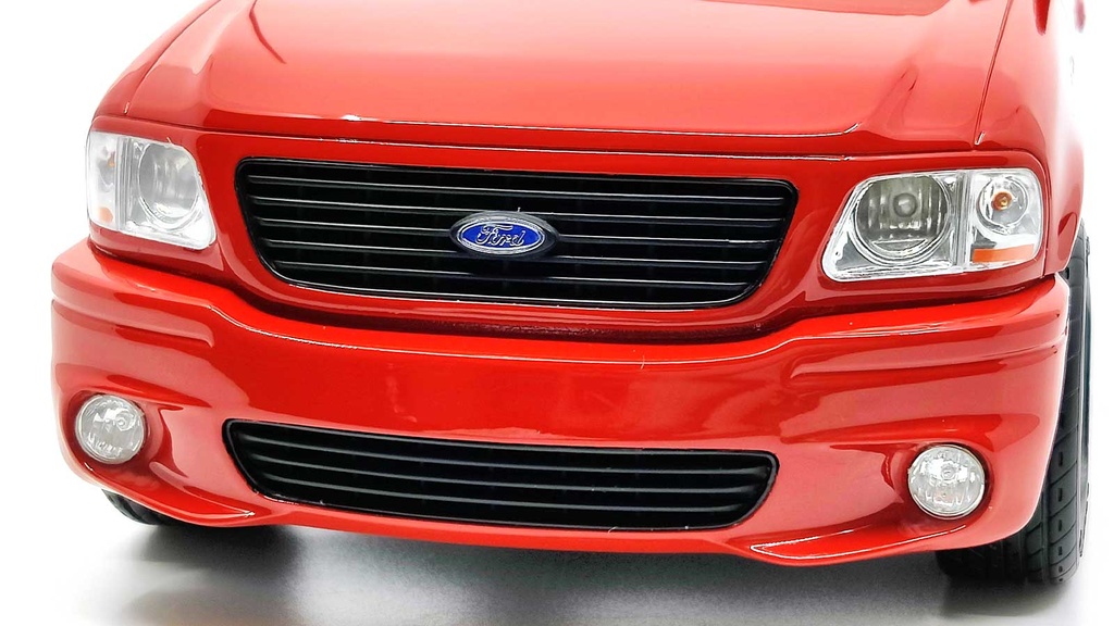 1:18 FORD  F-150 SVT LIGHTNING PICK-UP - 2003 EDICIÓN LIMITADA 299 PIEZAS