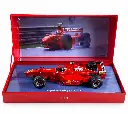 Ferrari F300 en caja de presentación.webp