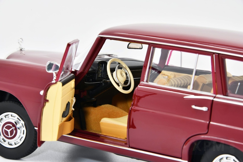 1:18 MERCEDES BENZ 200 UNIVERSAL - 1966