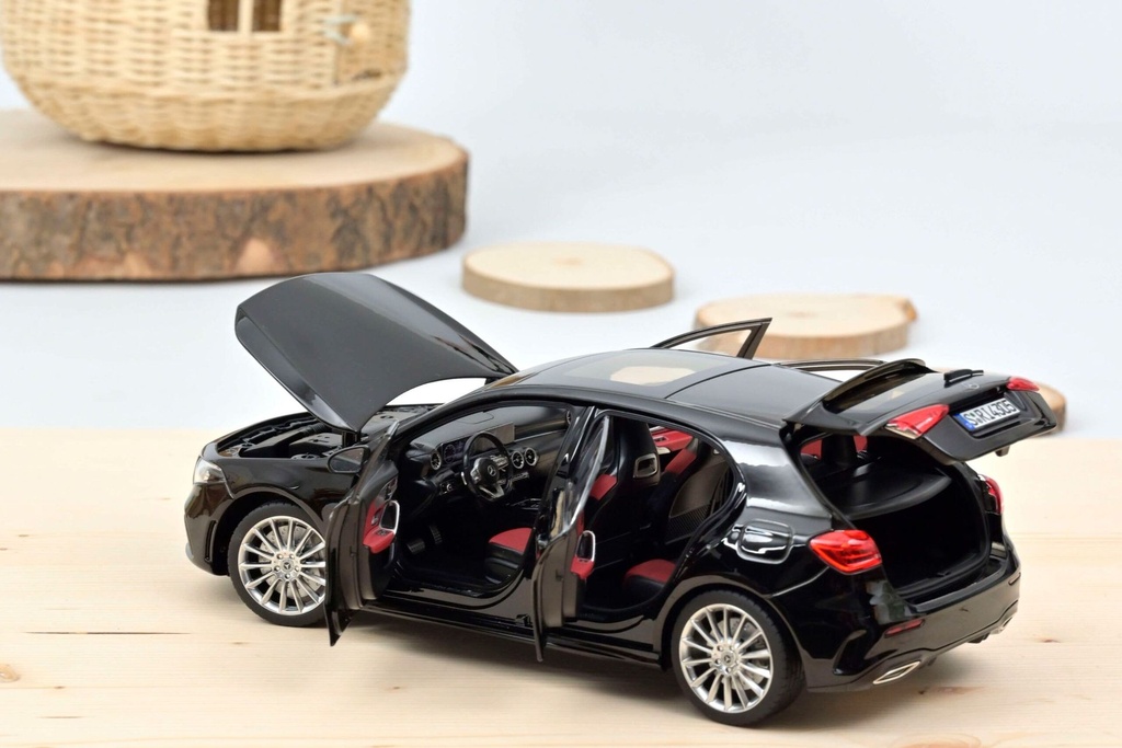 1:18 MERCEDES BENZ CLASS A - 2018