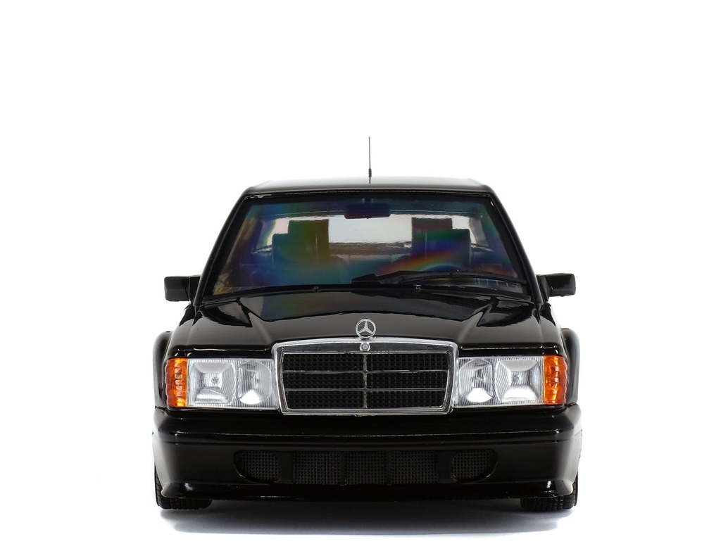 1:18 MERCEDES-BENZ 190 EVO II (W201) - 1990