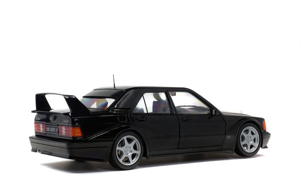 1:18 MERCEDES-BENZ 190 EVO II (W201) - 1990