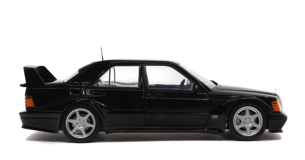 1:18 MERCEDES-BENZ 190 EVO II (W201) - 1990
